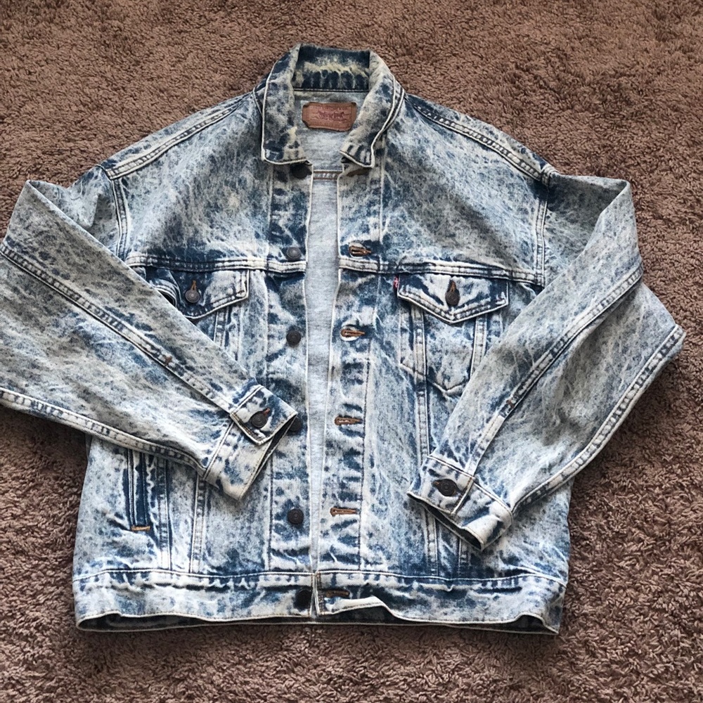 Levi’s bleached denim jacket . - Picture 1 of 5